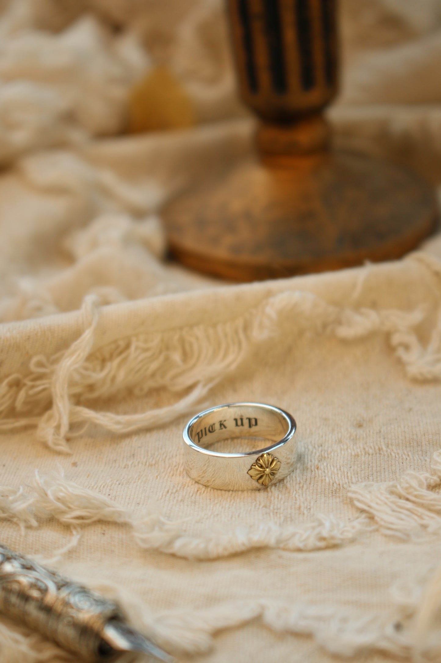 Cross iris Ring