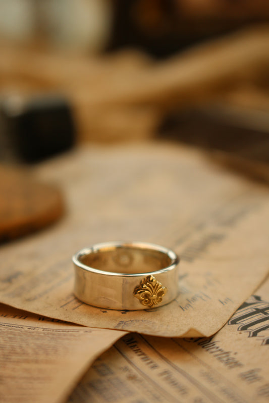 Flower-De-Luce Ring