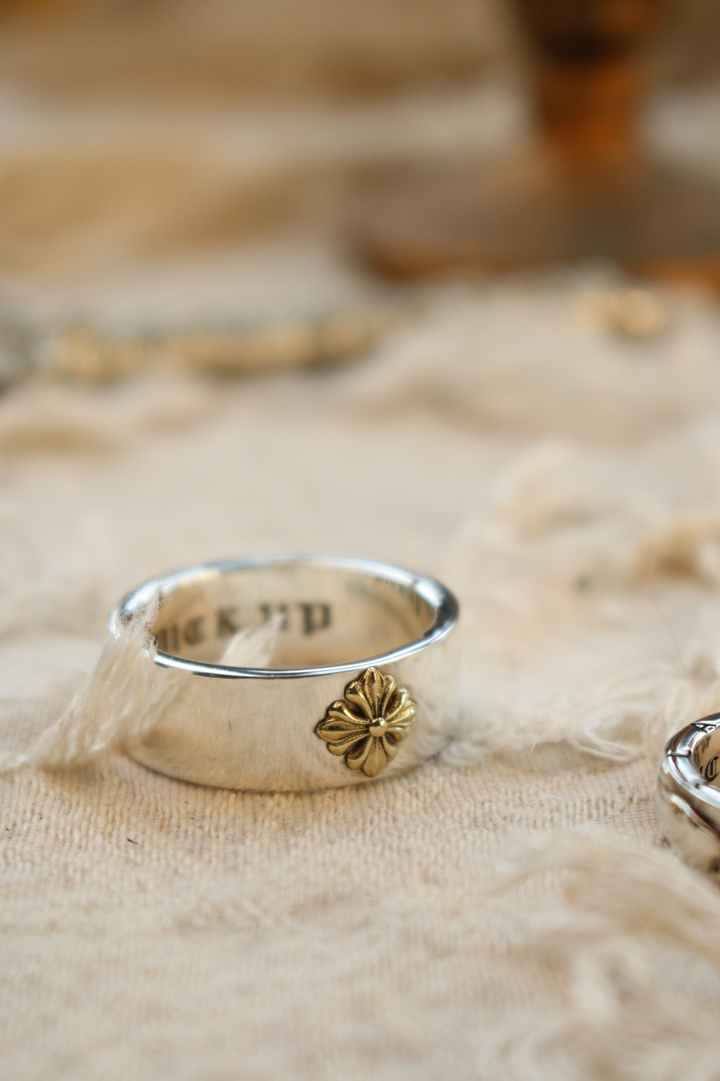 Cross iris Ring