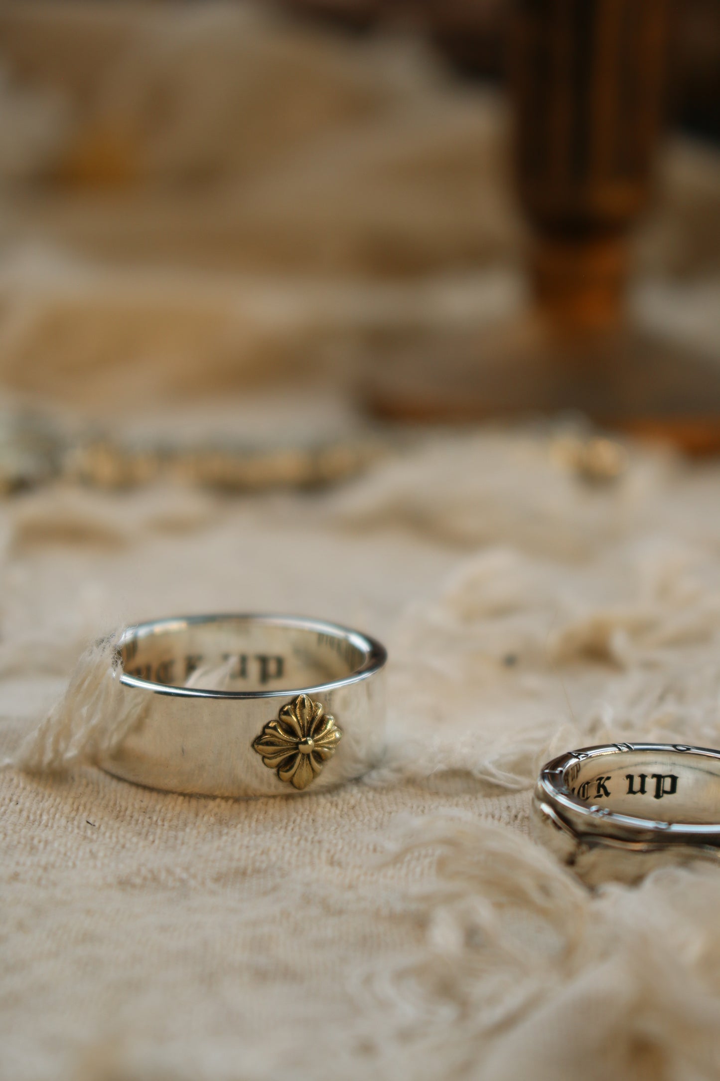 Cross iris Ring